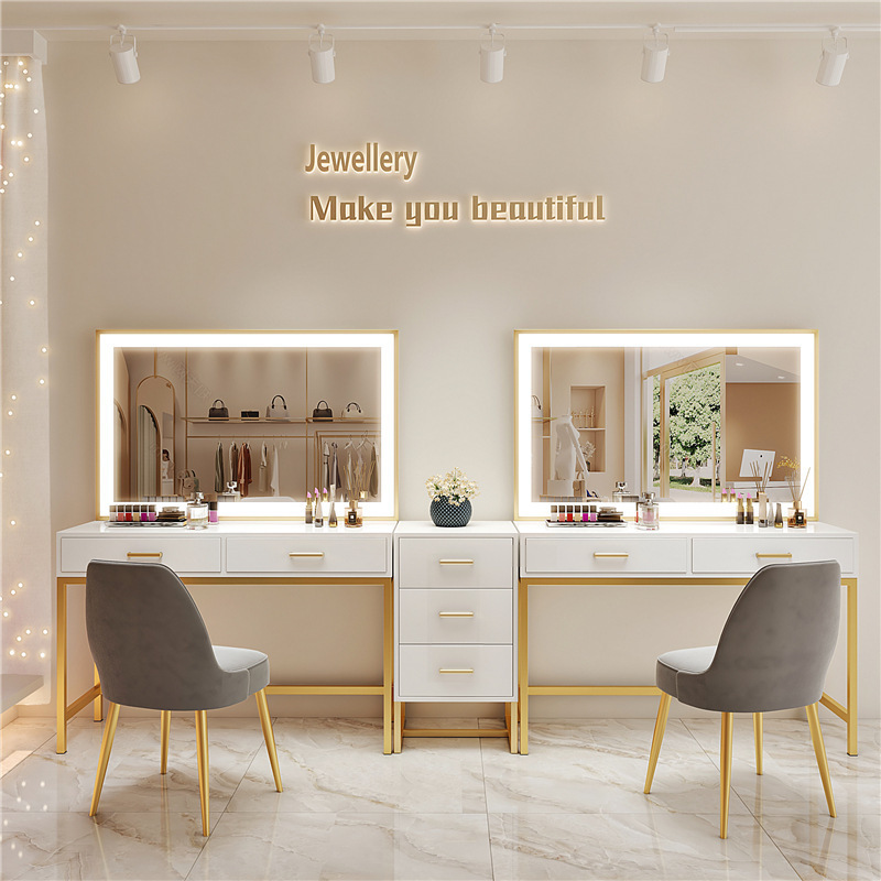 Beauty And Makeup Studio - Tırnak sanatı makyaj sanatçısı stüdyosu profesyonel